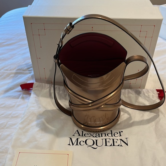 Alexander McQueen crossbody/shoulder bag in rose gold - Picture 3 of 11